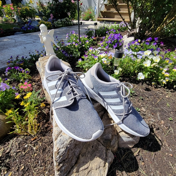 ADIDAS ♡ NWOT Gray 'n White Stripe Canvas Memory Foam Lace Up Sneakers - Picture 8 of 13